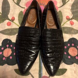 Black pointed toe flats